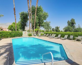 Pool Access and Mtn Views Palm Springs Retreat! - Palm Springs - Piscine