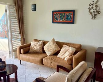 Luxury Oceanfront Oasis The Lagoons - Bahía Montego - Sala de estar