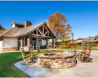 Elegant Cades Cove Condo with Community Pool - Townsend