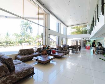 The Ritz Hotel at Garden Oases - Davao City - Lobby