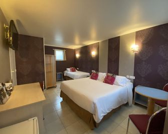 Contact Hôtel - Hôtel Les Bleuets & Spa - הונפלואור - חדר שינה