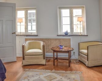 Beautiful Home In Ystad With Kitchen - Ystad - Wohnzimmer