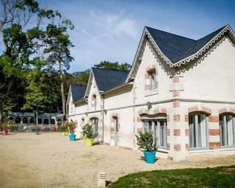Très Beau Gîte 4 Pers. à 15 mn du Futuroscope - Saint-Martin-la-Pallu - Edificio