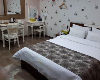 Breakfast at Tiffany's Motel - Mokpo - Habitación