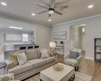 Near Denton, Flower Mound and Highland Village 3 BR! - Corinth - Living room