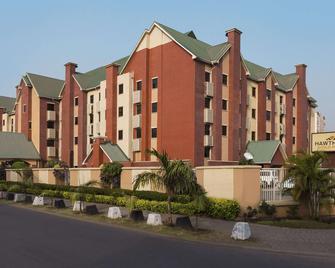 Hawthorn Suites by Wyndham Abuja - Abuja - Bygning