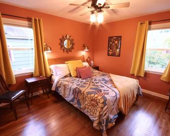 Private Roosevelt Home 6 Blocks from Light Rail - Seattle - Bedroom