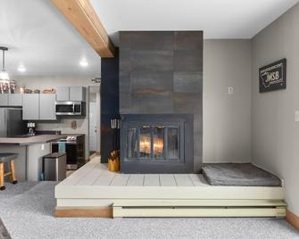 Immaculate condo steps to the ski slopes and hiking trails!! - Whitefish