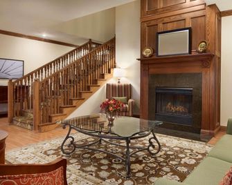 Country Inn & Suites by Radisson Champaign North - Champaign - Living room