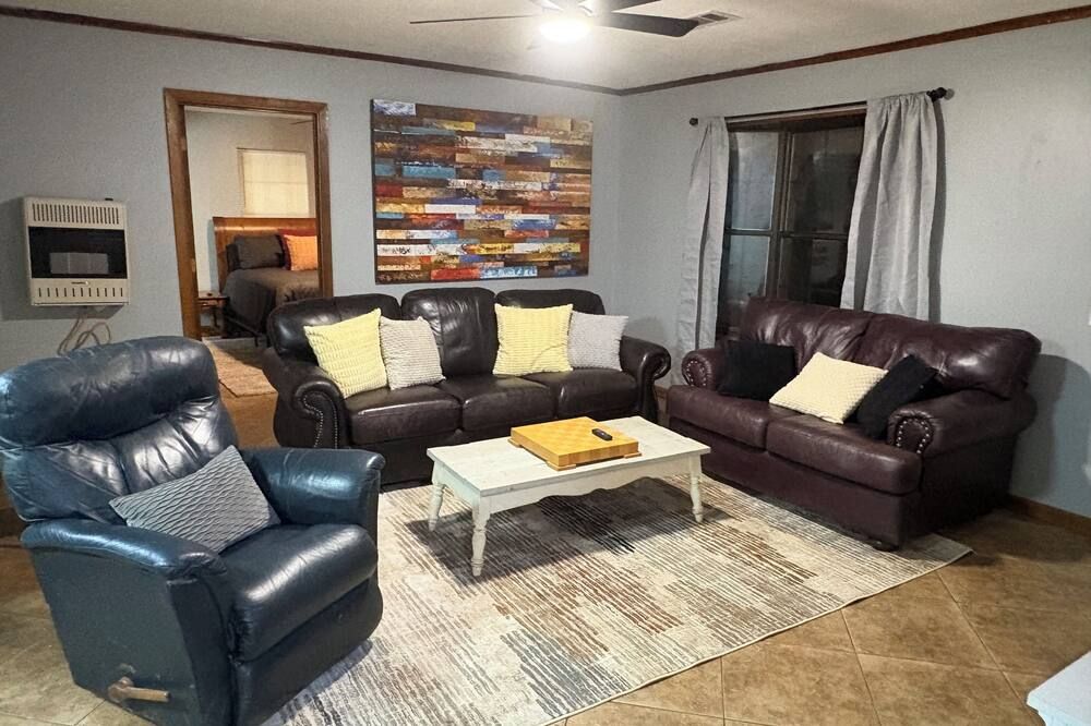 Delta Hills 3-bedroom house in NW Yazoo County - Yazoo City - Living room