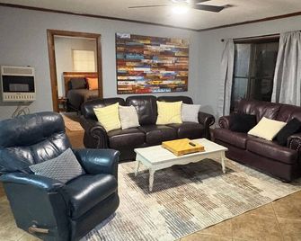 Delta Hills 3-bedroom house in NW Yazoo County - Yazoo City - Living room