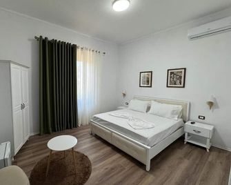 Xho's Forest Guest House - Berat - Habitación