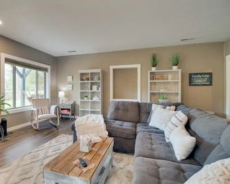 Waterfront Home Near Mark Twain National Forest - Poplar Bluff - Sala de estar