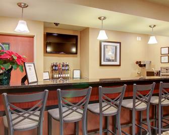 Cobblestone Inn & Suites Steele - Steele - Bar