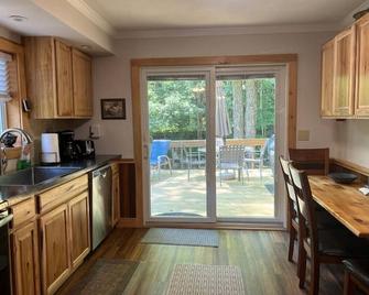 Walk to Phoenicia 15 min to Belleayre or Hunter - Phoenicia - Kitchen