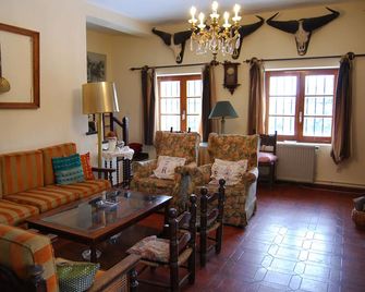 Magnificent country house with pool35 km from Madrid - Galapagar - Sala de estar