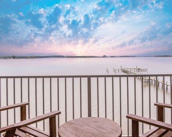 Island Inn & Suites, an Ascend Collection Hotel - Piney Point - Balcón