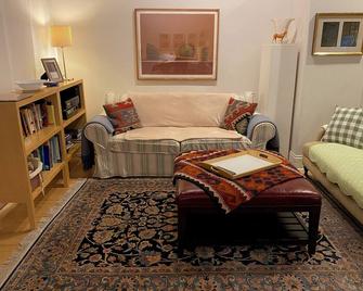 Nicely Located Lower Manhattan/Tribeca Loft Apt Near Subways - New York - Living room