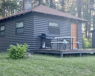 Horse Creek Resort - Cabin 4 - Hill City - Building