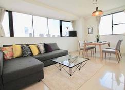 Luxes - 10 min Hiroshima Station & 2BR Up to 10p - Hiroshima - Wohnzimmer