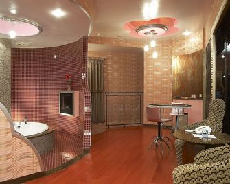 Royal Group Motel Nan Tse Branch - קאושיונג - חדר שינה