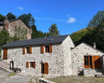 Beautiful renovated barn in a small Cévennes hamlet near the Grands Causses. - Meyrueis - Building