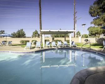 Desert Oasis Retreat in Indio! Swimming Pool, Pets Allowed! - Indio - Pileta