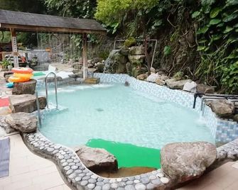 Hooja hotel - Ren-ai Township - Pool