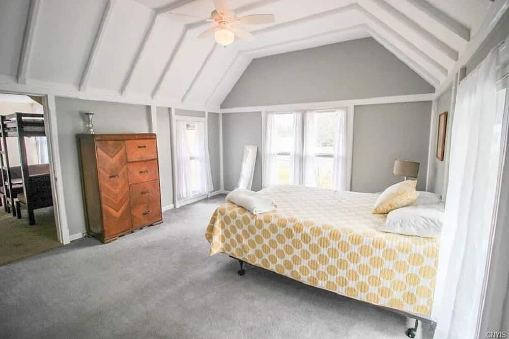 Historic Lake Front Home - اوبورن (نيويورك) - غرفة نوم