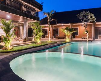 Lumbung Jaya Guest House by Uniquecations - Tampaksiring - Svømmebasseng