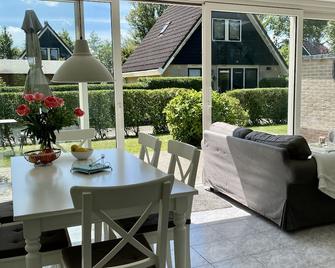 Wonderful holiday home with fireplace, garden, WiFi & new kitchen - Sint Maarten - Patio