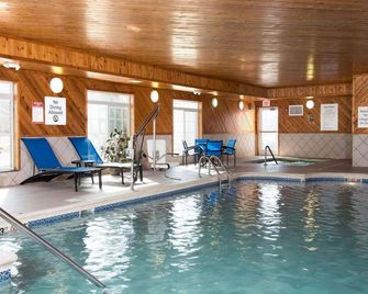 Holiday Inn Express & Suites Danville By IHG - Danville - Piscina