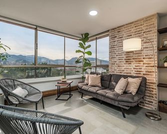 Apartamentos Alcazar Oviedo Byhousy Host - Medellín - Living room