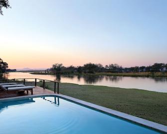 Amanzi Camp - Jeki - Piscina