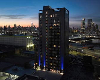 Holiday Inn Express Long Island City E - New York By IHG - Queens - Edificio