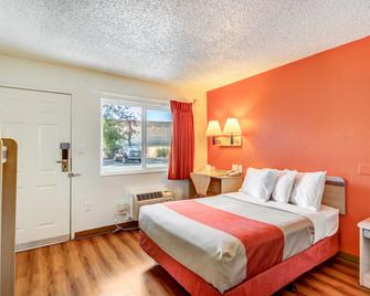 Motel 6 Stockton North - Stockton - Bedroom