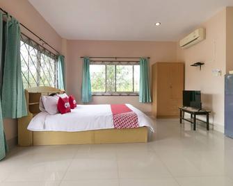 OYO 949 Sansuk Resort Paknampran - Pran Buri - Bedroom