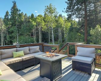 The Glen -Private 7 Acre Retreat 2 Cabins Spa Sauna -Renewal in God's Creation. - Woodland Park - Balkon