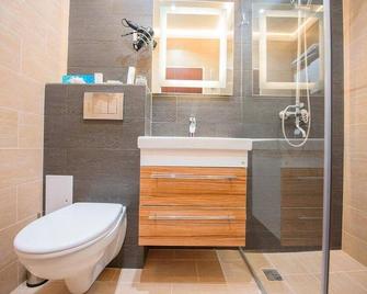Astana International Hotel - Almaty - Bathroom