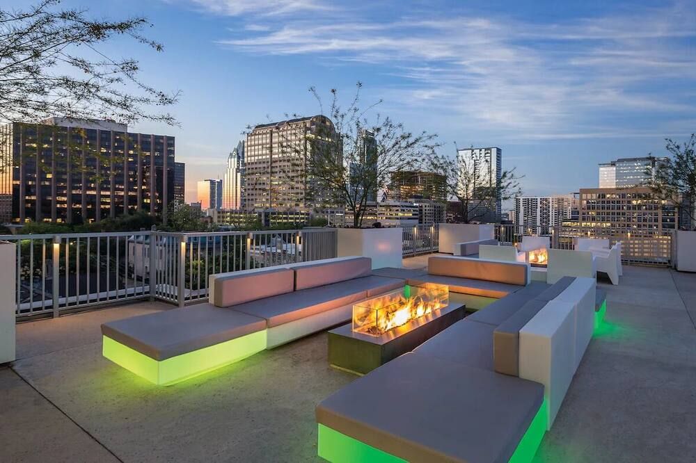 Roomy Studio at Austin Resort! Complete with Rooftop Pool, Fire Pit, and More! - Austin - Balkong