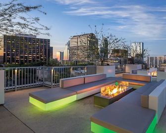 Roomy Studio at Austin Resort! Complete with Rooftop Pool, Fire Pit, and More! - Austin - Balkong