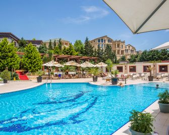 Excelsior Hotel & Spa Baku, Curio Collection by Hilton - באקו - בריכה