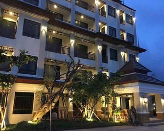 The Green Residence 304 - Si Maha Phot - Building