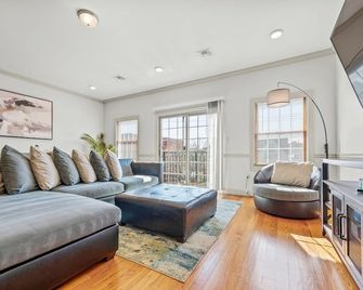 Huge Cozy Jersey City Oasis With Double Balcony - 20 Mins to Nyc - Jersey City - Pokój dzienny