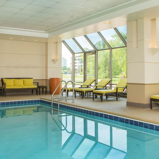 Sheraton Suites Chicago Elk Grove image 1