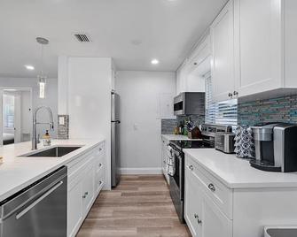 Casita Delray - Delray Beach - Kitchen