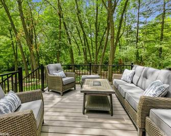 Professionally Sanitized - Dome Away From Home - Secluded Naperville Retreat - Naperville - Outdoors view