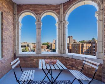 Plaza Penthouse: Historic Charm & Stunning Views - Kansas City - Ban công