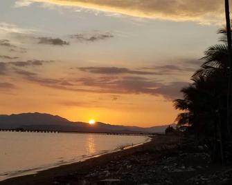 Escape to Pier Sands Casita#2, Min Walk From Beach - Puntarenas - Playa