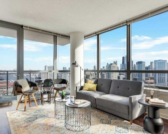 K2 Sky High Apartments with Stunning Chicago Views in West Loop - Chicago - Living room